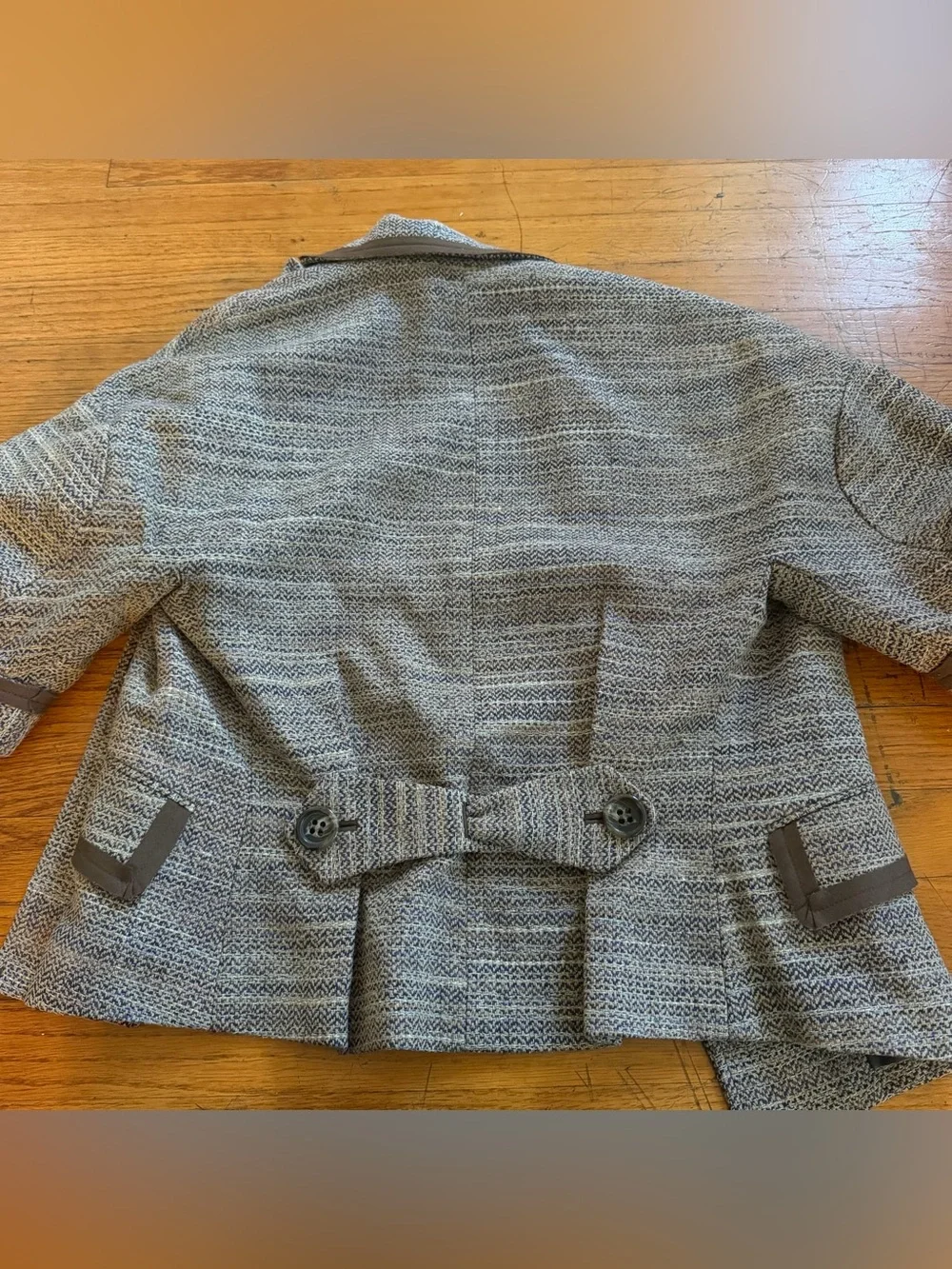 BCBGMaxazria Textured Taupe Short-Sleeve Blazer Jacket - Picture 3 of 7